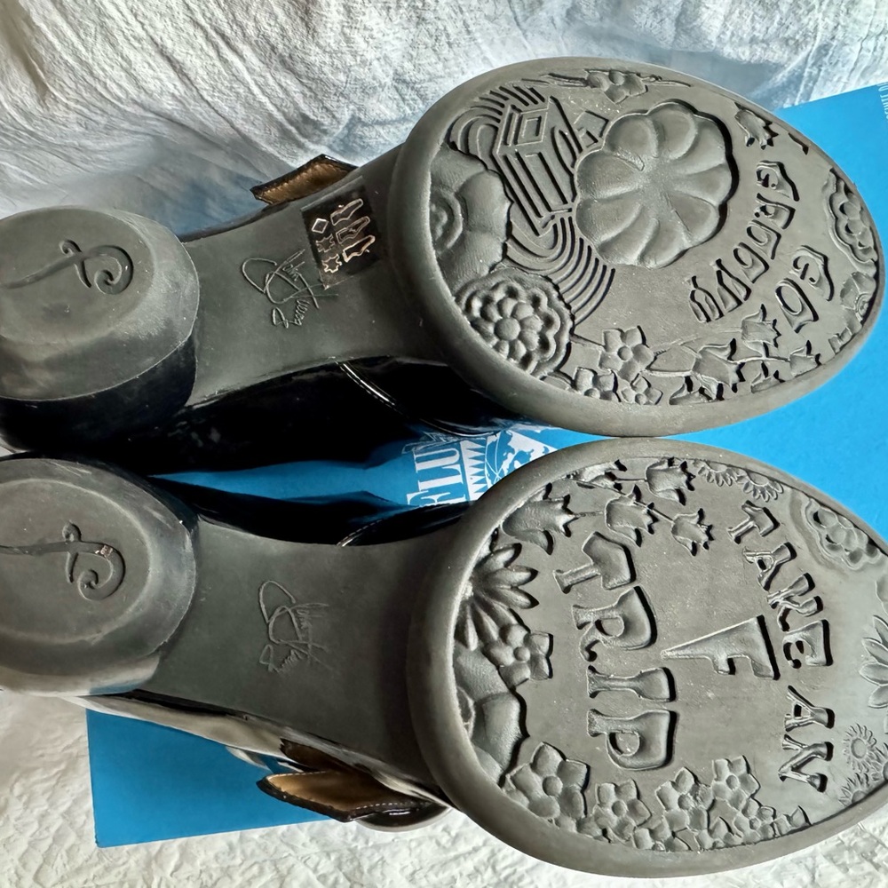 John Fluevog Go Groovy Aubrey Black - Picture 5 of 13